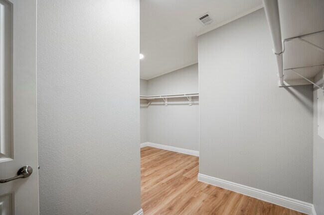 Building Photo - 14505 Alice Rd