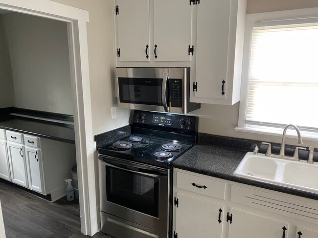 Building Photo - Charming home in Highland Springs