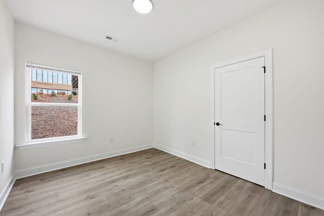 Building Photo - Stunning lakeside new construction: 4 bedroom and 3 bath home