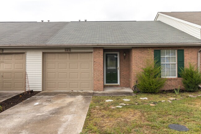 Building Photo - 385 Hawthorne Oaks Way