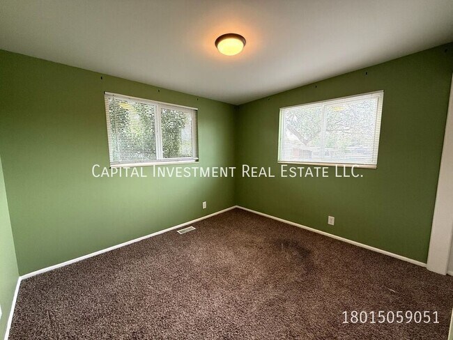 Building Photo - 1047 E 5235 S