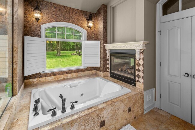 Building Photo - Executive Gainesville Rental: Custom 4 Sui...
