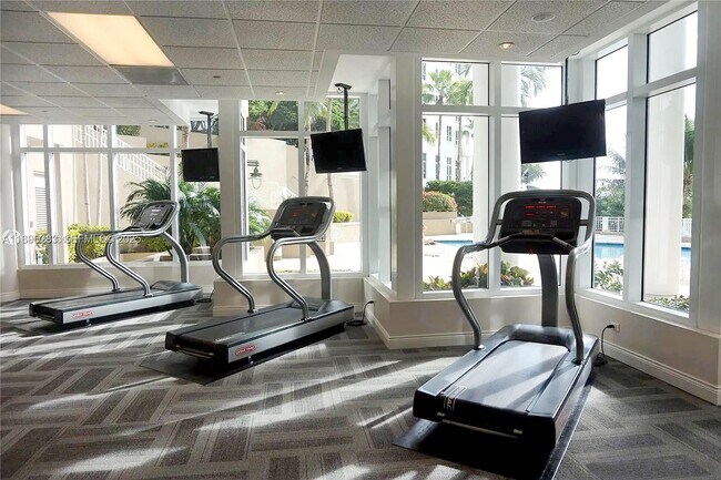 Building Photo - 801 Brickell Key Blvd