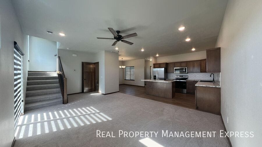 Building Photo - Stunning 3-Bedroom 2.5-Bathroom Townhome