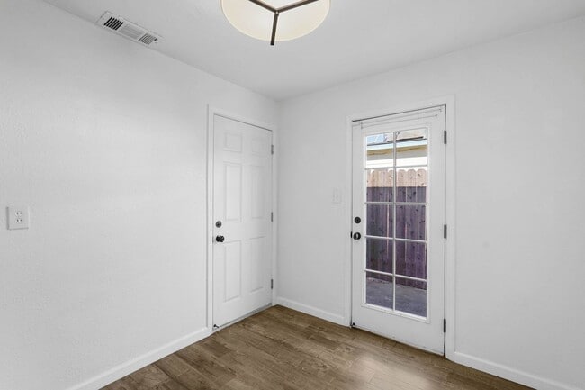 Building Photo - Beautiful Vacaville Home Near Parks, Schools & Shopping