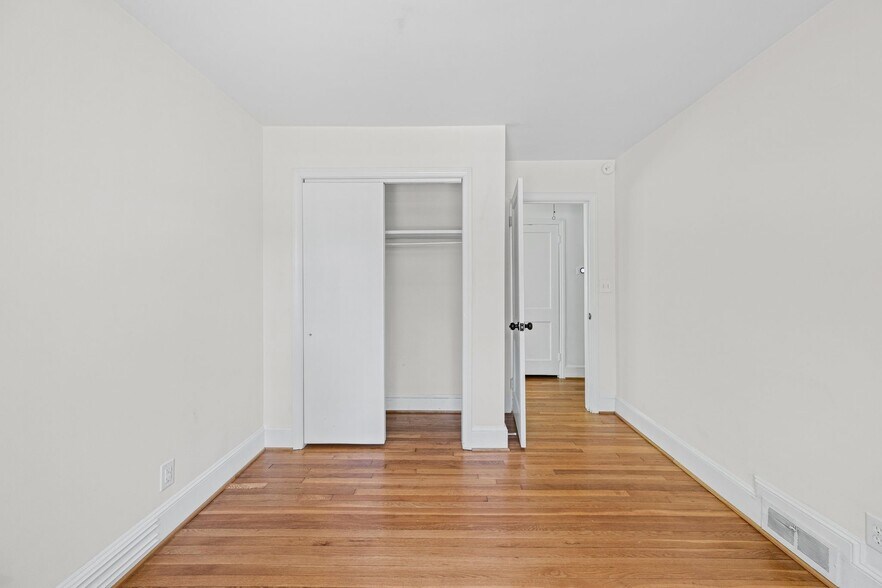 Building Photo - 508 S Westview Dr