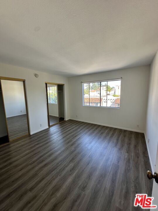 Building Photo - 10960 Bluffside Dr