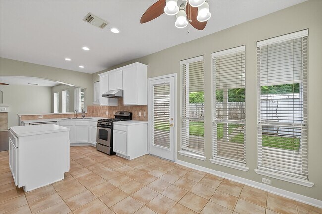 Building Photo - 16642 Chinn Ridge Ln