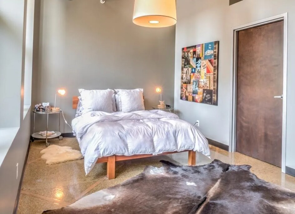 Building Photo - 350 Saint Peter St