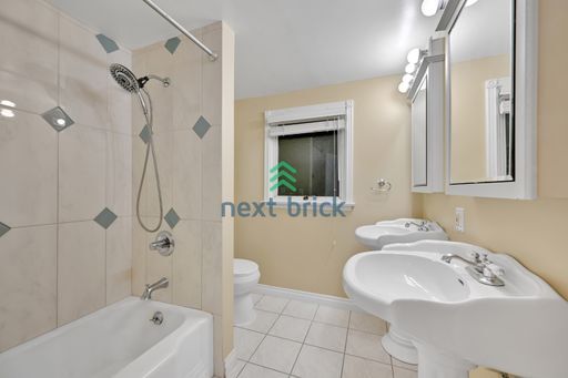 Building Photo - Stunning Bellevue Home for Rent