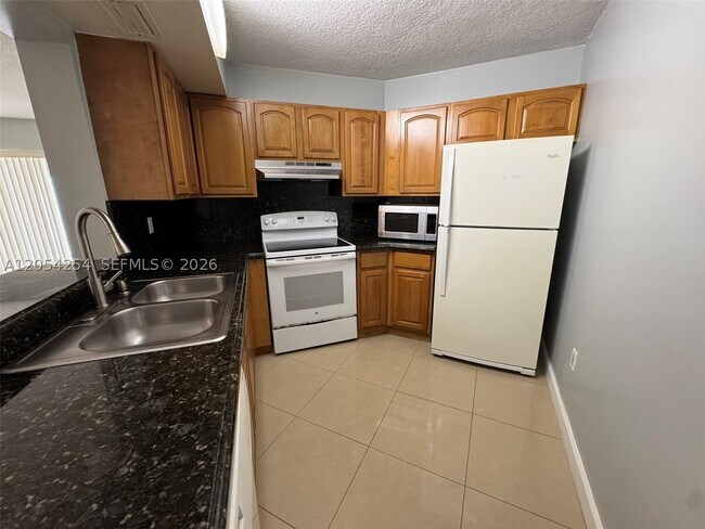 Building Photo - 9711 Fontainebleau Blvd