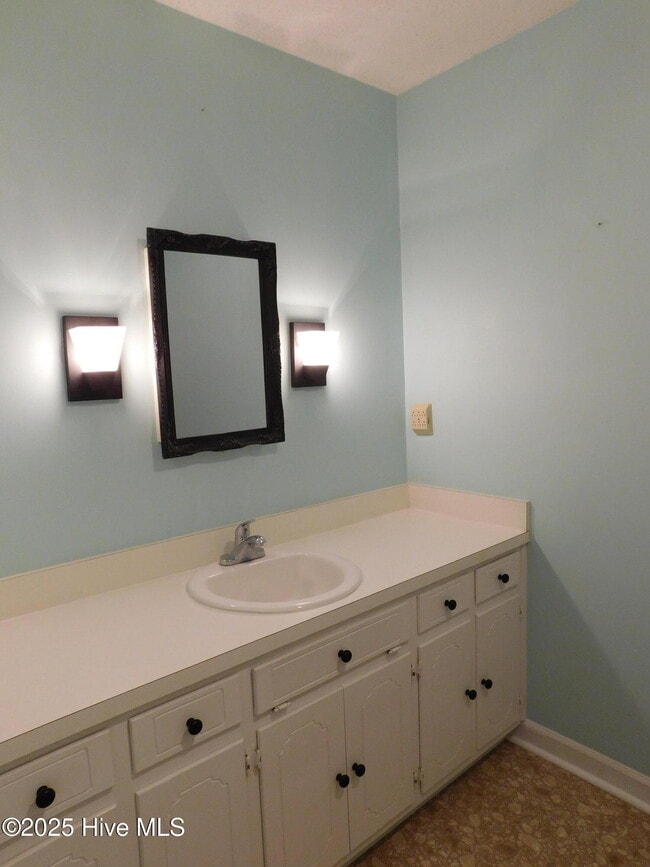 Building Photo - 6109 Schooner Ct