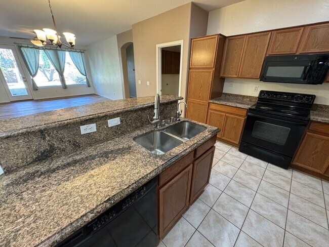 Building Photo - 1522 E Ebony Pl