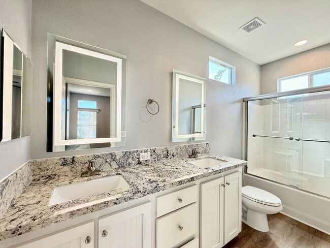 Building Photo - 80 Huntington St