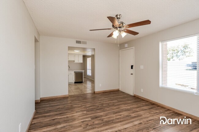 Building Photo - 1815 W Charleston Ave