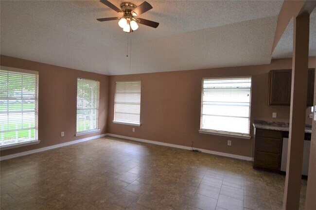 Building Photo - 23251 Tree House Ln