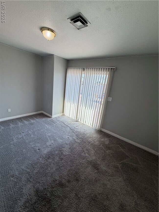Building Photo - 2820 S Sandhill Rd