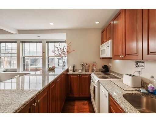 Building Photo - 55 W Cedar St