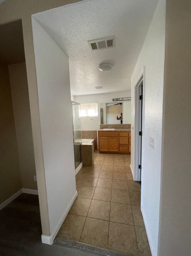 Building Photo - 50% OFF FIRST MONTH'S RENT!! MOVE-IN READY – THIS ONE WILL GO FAST!