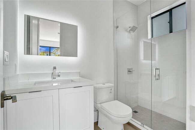 Building Photo - 1211 SE 1st St