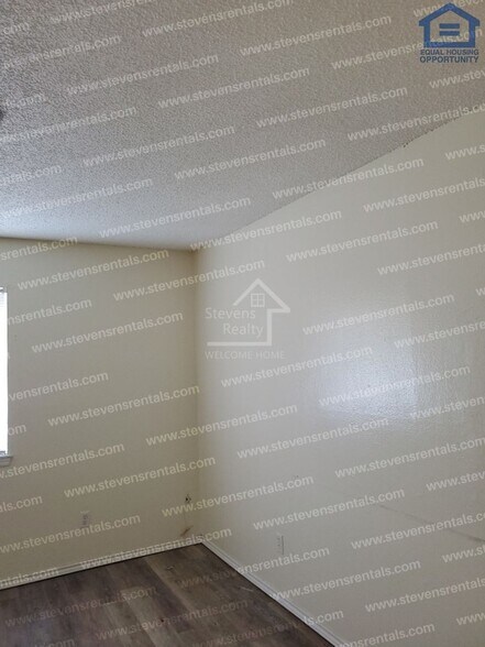 Building Photo - 2111 NW Lindy Ave