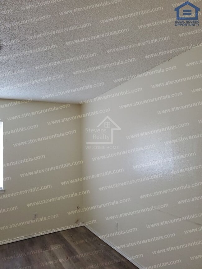 Building Photo - 2111 NW Lindy Ave