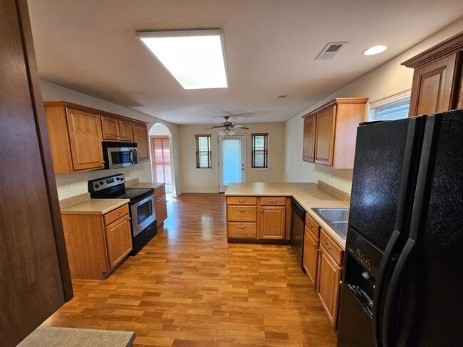 Building Photo - 3 bedroom, 2 bathroom home