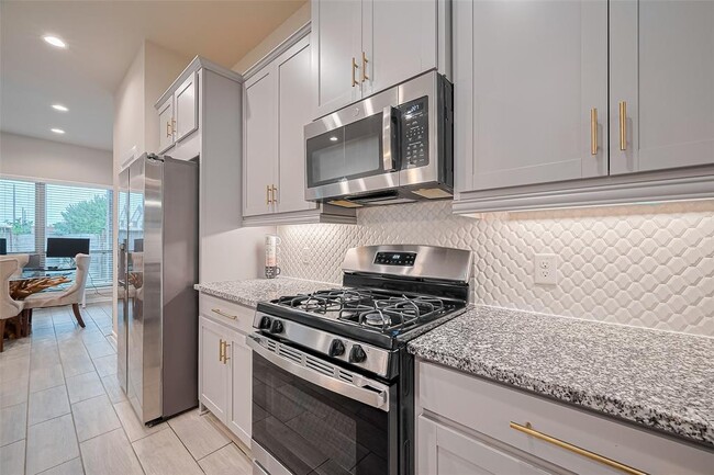 Building Photo - 7031 House Wren Ct