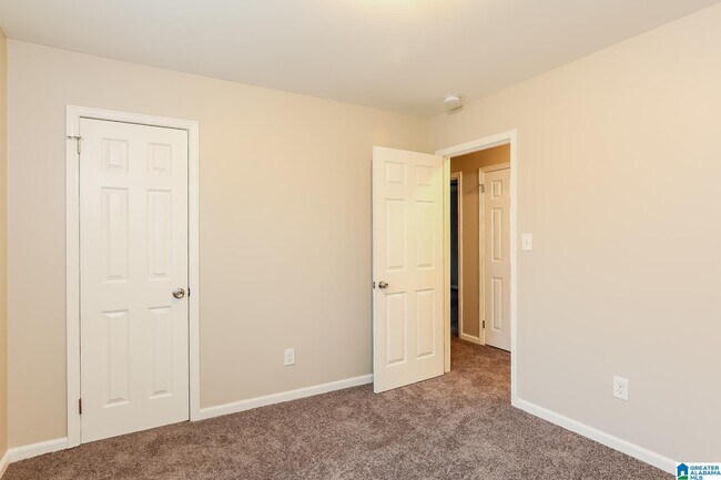 Building Photo - 637 16th Ave NW