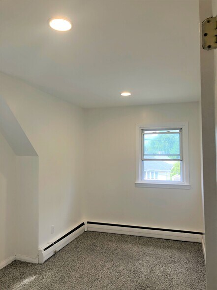 Building Photo - 67 Bertolotto Ave