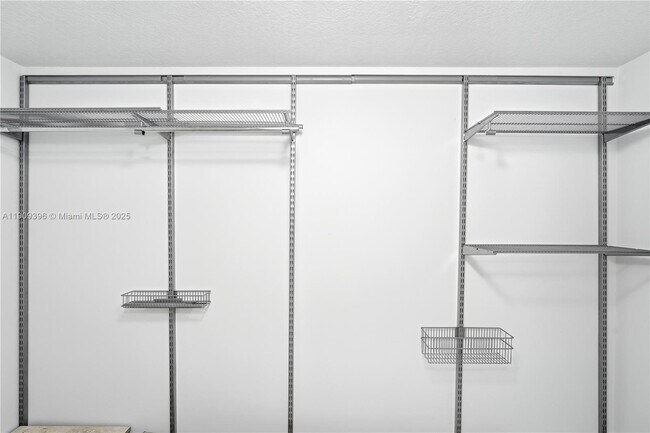 Building Photo - 280 SW 20th Rd