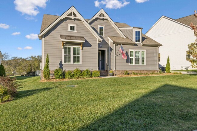 Building Photo - Luxurious living space *Fully furnished an...