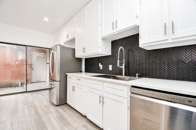 Building Photo - 2626 Bering Dr