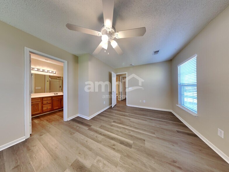 Building Photo - 112 Larkspur Dr