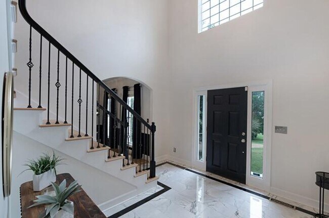 Building Photo - Stunning 5BR Executive Style Home in Brentwood