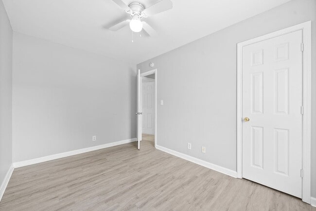 Building Photo - 1042 Shadow Ridge Ave