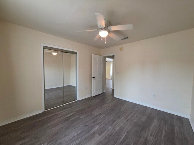 Building Photo - 404 Riverchase Blvd