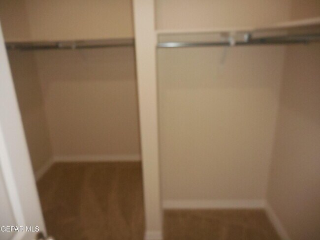 Building Photo - 561 Oakmont