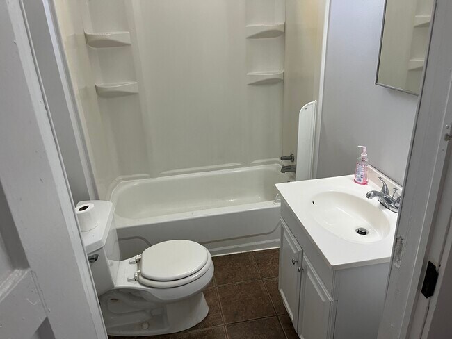 Building Photo - 557 S Church St