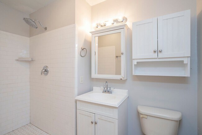 Building Photo - 610 Ashley Ct