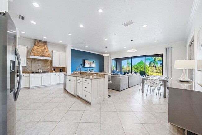 Building Photo - 815 Golden Bear Dr