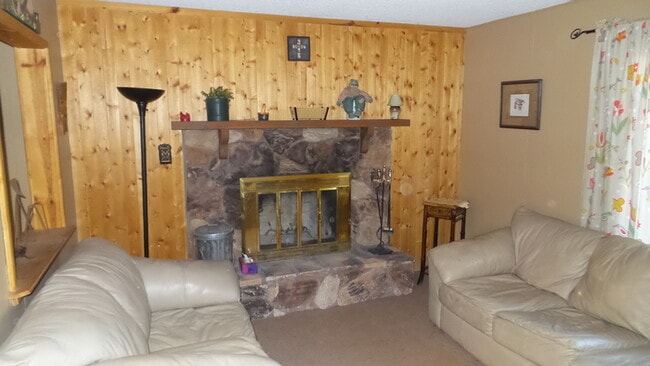 Building Photo - Nice Location