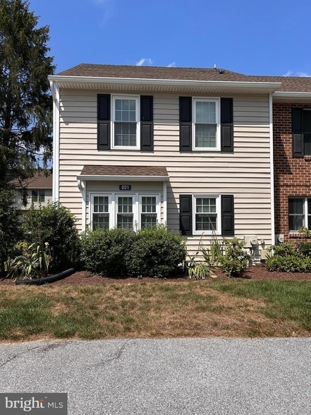 Primary Photo - 801 Meadow Ct