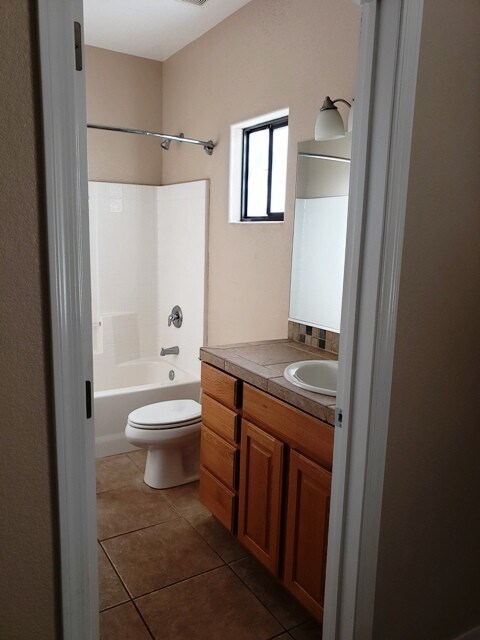 Building Photo - *PENDING APP* Townhome, single story