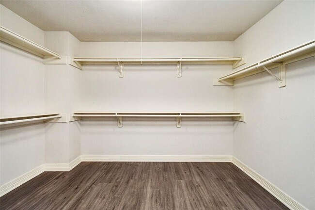 Building Photo - 1430 Acorn Ct