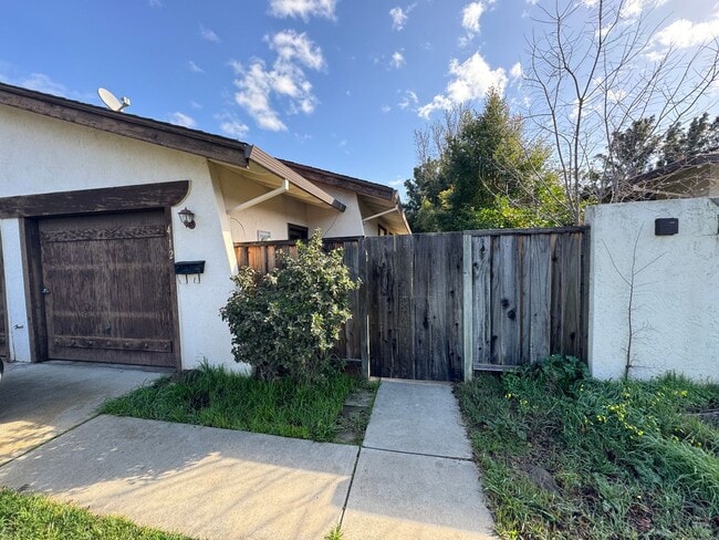 Primary Photo - Pinehurst Ave 412-414