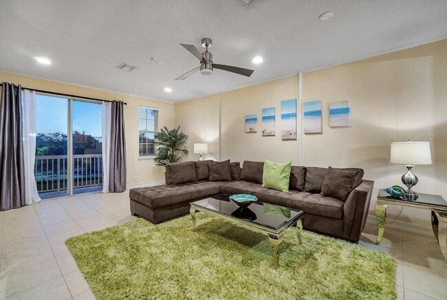 Building Photo - 111 SW 2nd Ave