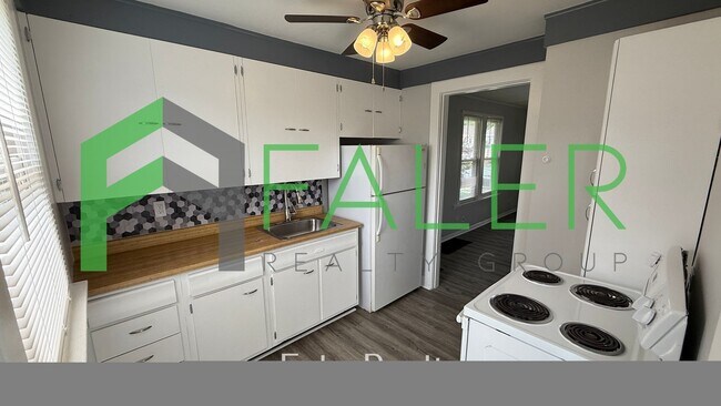 Building Photo - Charming and Ready to call home!