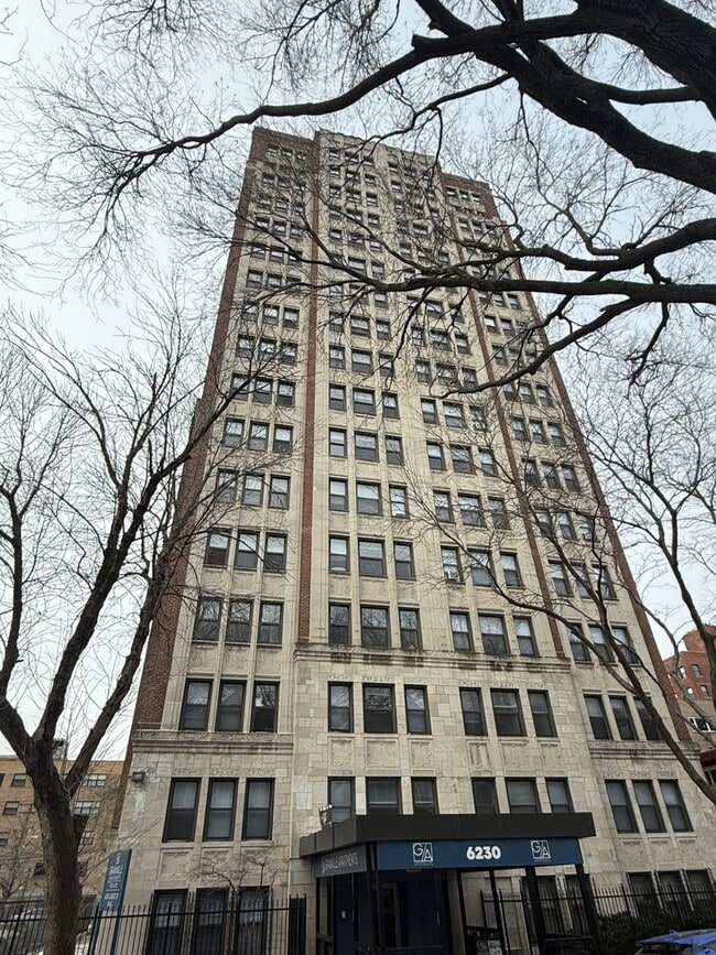 Building Photo - 6230 N Kenmore Ave