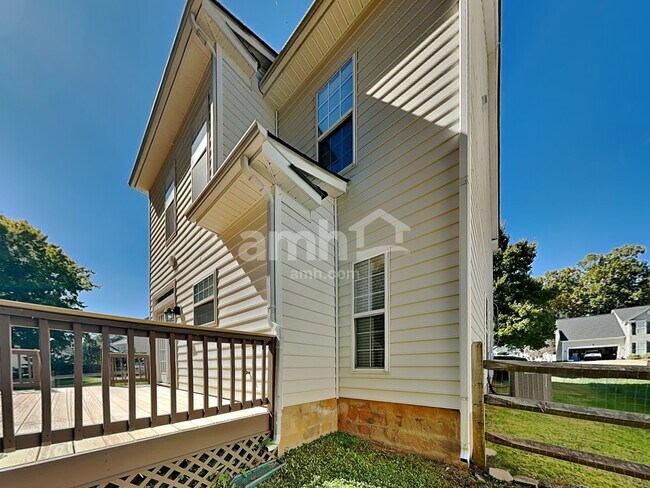 Building Photo - 1015 Farmingham Ln